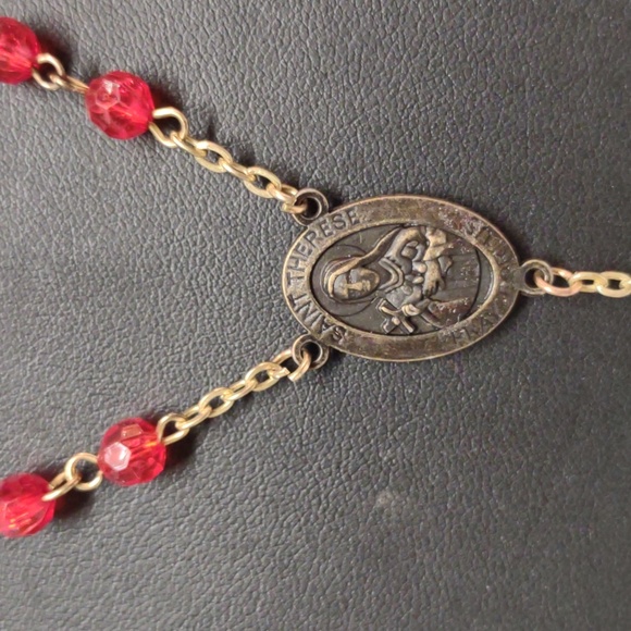 Vintage red rosary - Picture 2 of 5
